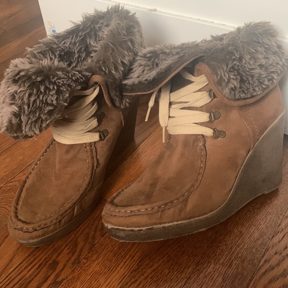 brown boots - Picture 4 of 4
